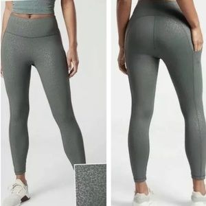 Athleta Ultimate Stash Pocket Embossed 7/8 Tight Legging Green XL
